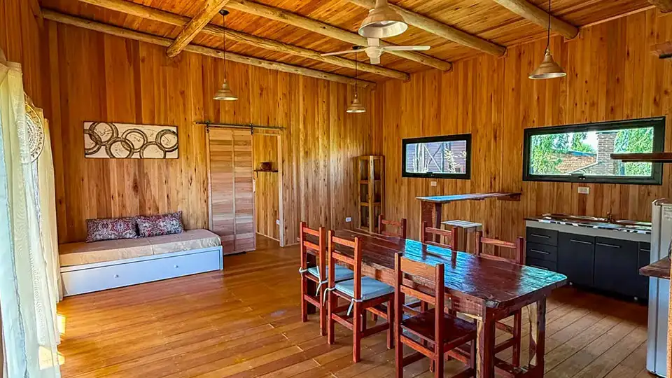 Soleil - Sala de estar de Cabaña en Venta en Condominio La China, rodeada de naturaleza en Concepción del Uruguay